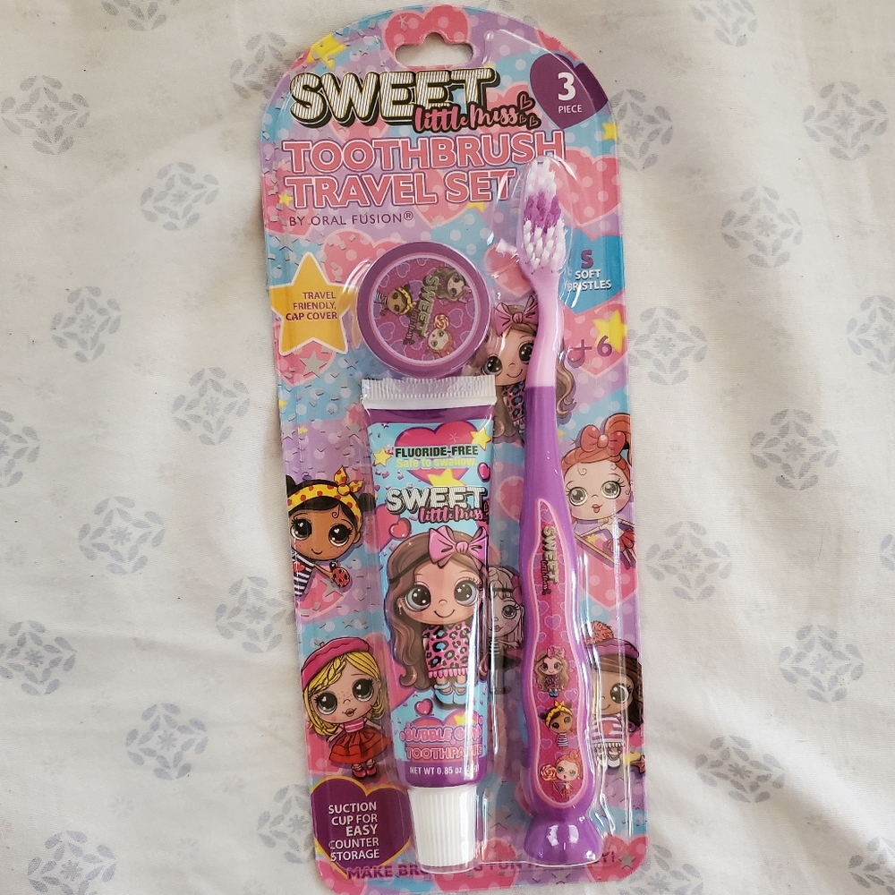 SOLD Girls travel toothbrush set purple